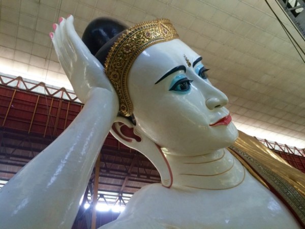 Immense Bouddha couché à Yangon