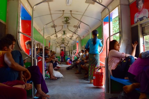 Dans le train circulaire de Yangon
