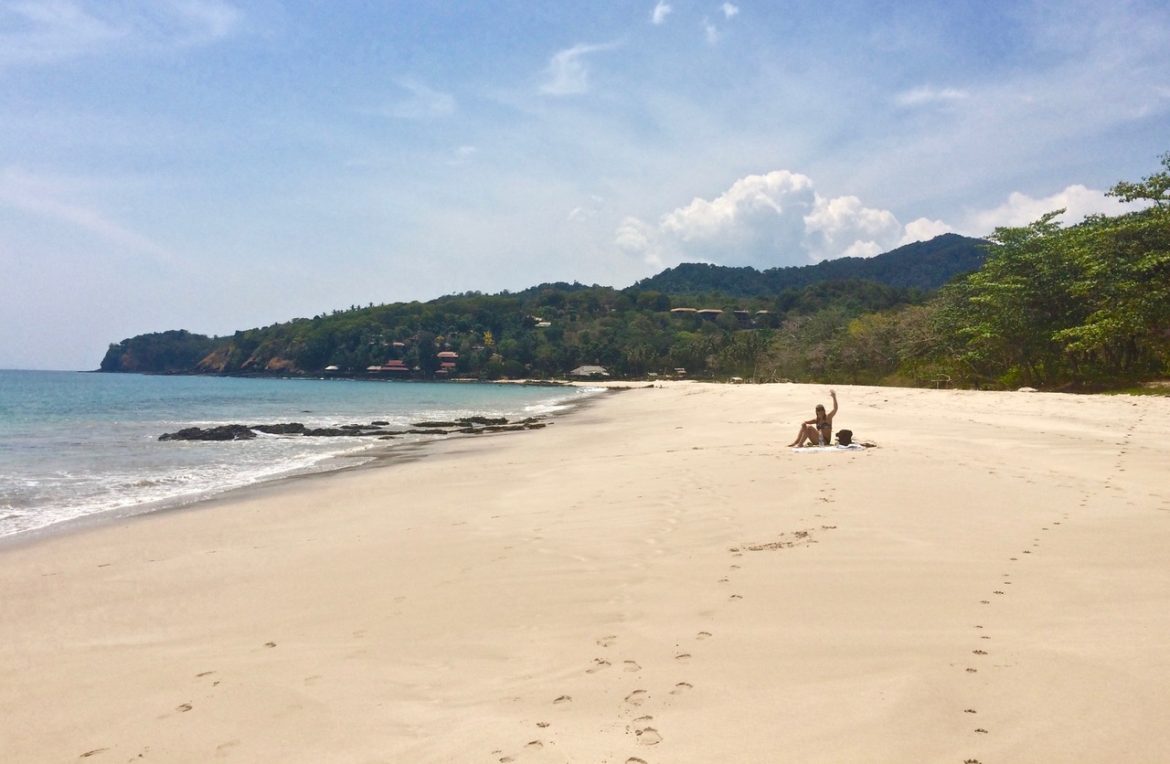 Les plages désertes de l'île de Koh Lanta