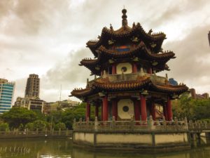 Visiter Taipei et tomber par hasard sur ce genre de pagode