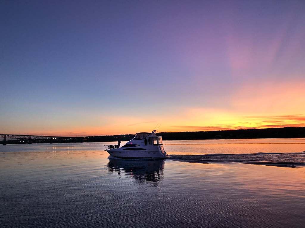 Coucher de soleil sur la rivière Miramichi au Nouveau-Brunswick
