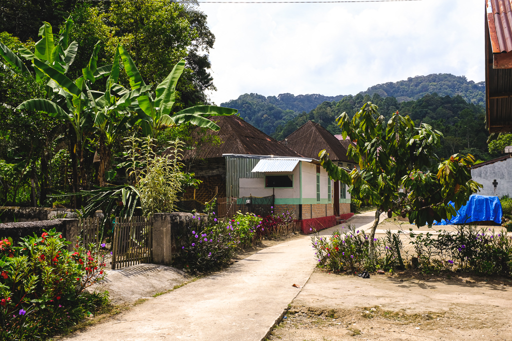 Petit village de Sumatra Ouest