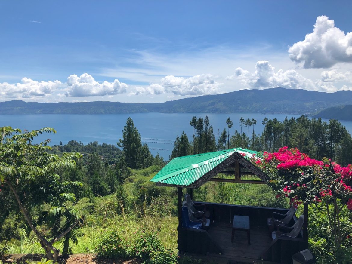 Vue sur le Lac Toba sur l'île de Samosir en Indonésie